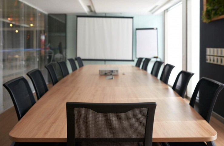 Ideale rechthoekige tafels voor de vergaderzaal